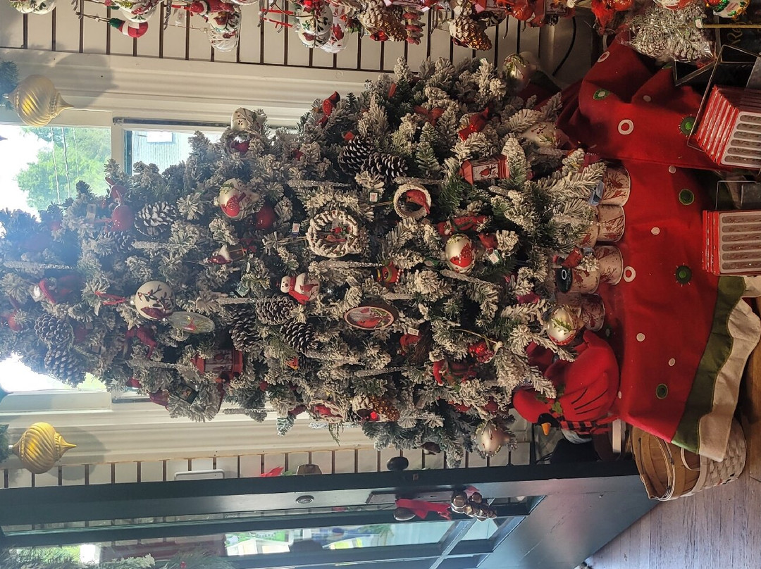 Nancy Tut's Christmas Shop-Dillsboro必去景点