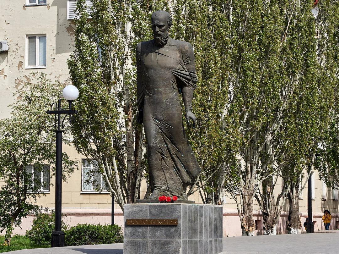 Statue of Dostoyevskiy景点图片