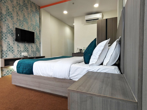 The Sky Imperial - Statue Of Unity