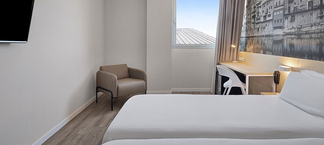 赫罗纳快捷假日酒店