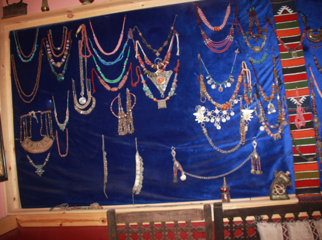 黑玫瑰酒店主图