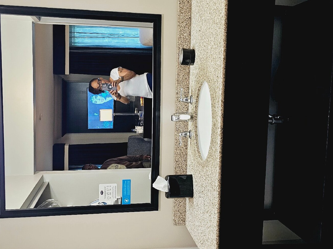 西雅图贝尔维尤市中心汉普顿套房酒店主图