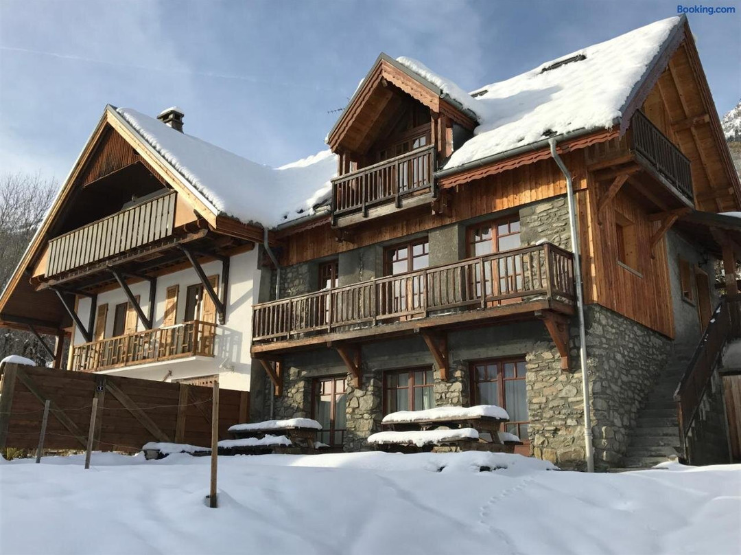 Vaujanylocations - Chalets Clovis I & II