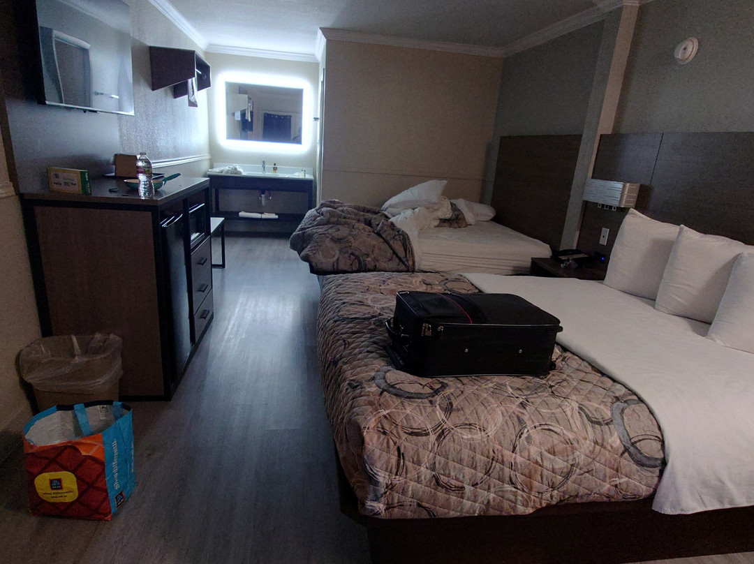 Family Garden Inn & Suites主图