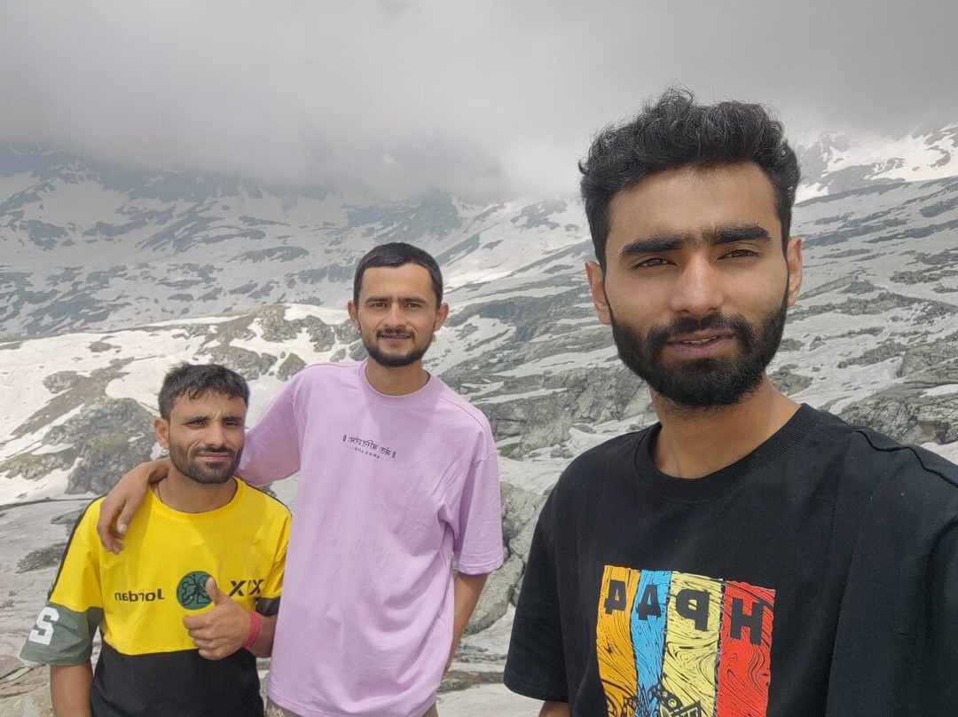 Sach Pass Hikers景点图片