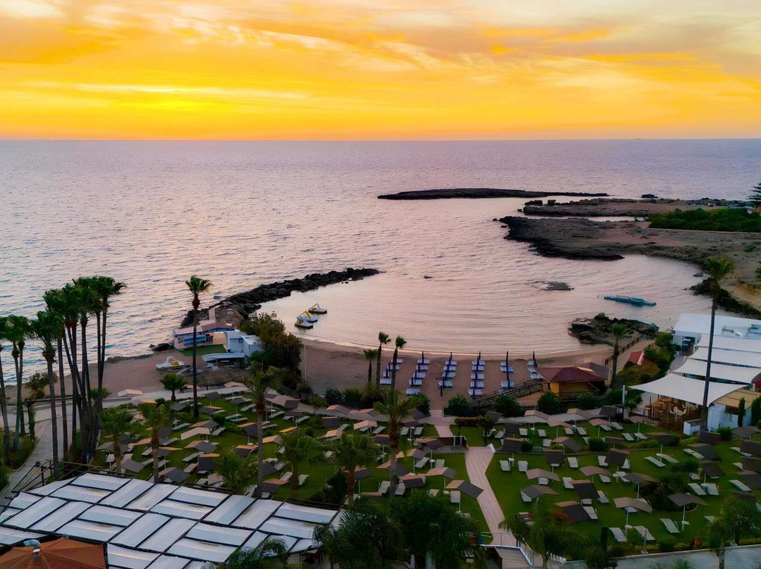 Cavo Maris Beach Hotel & Suites