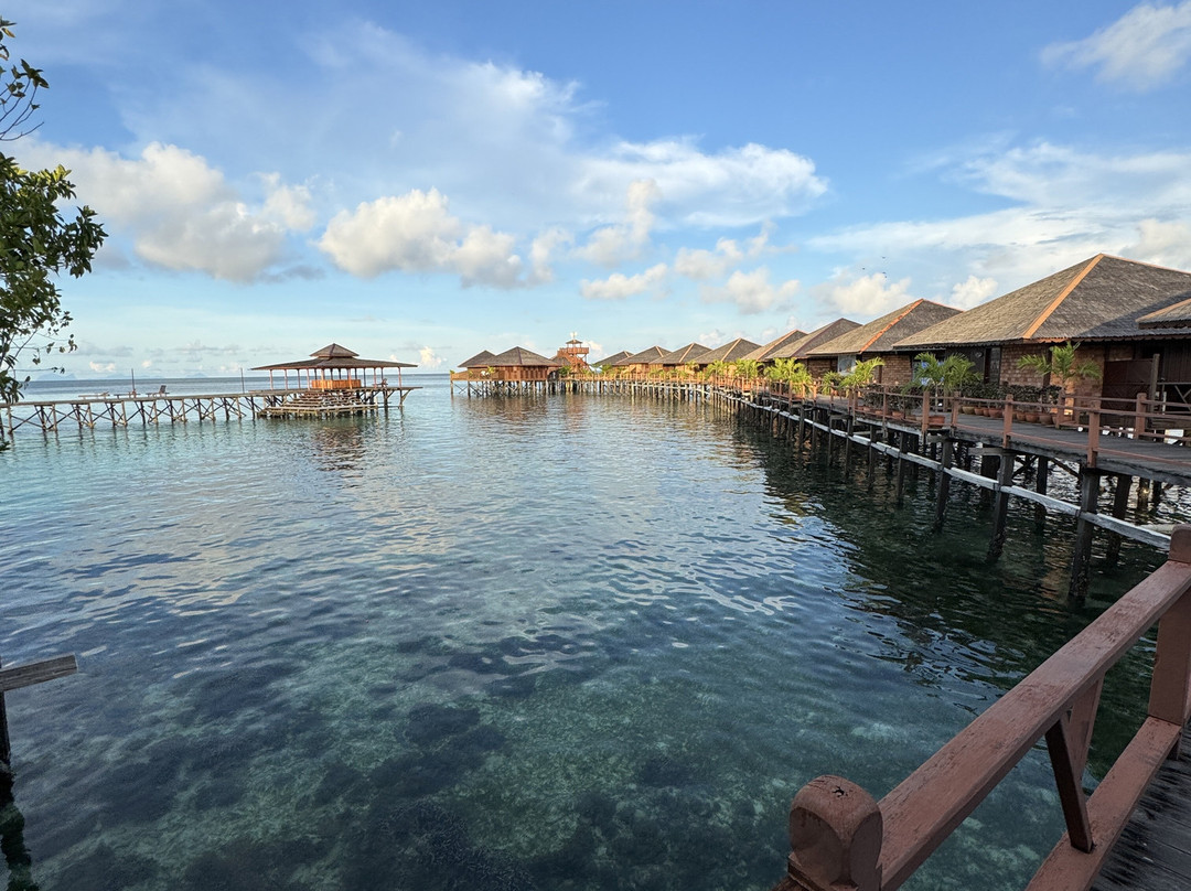 西巴丹水上屋主图