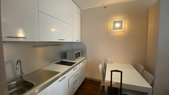 华美达米兰大酒店主图