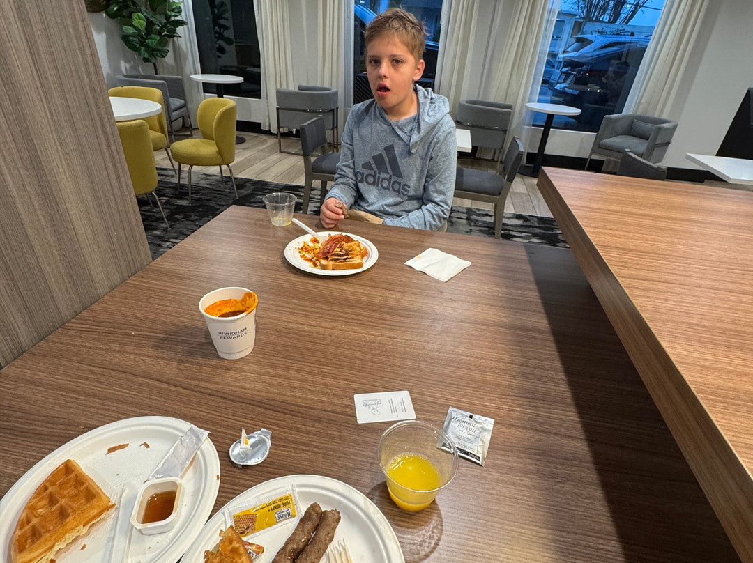 La Quinta Inn & Suites by Wyndham Santa Cruz主图