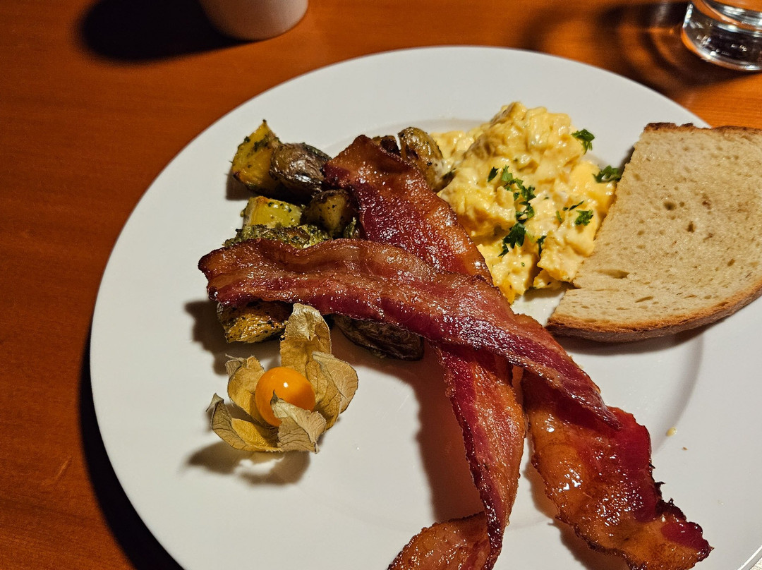 White Grizzly Cat Skiing-Meadow Creek必去景点