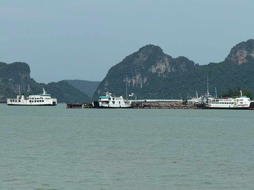Seatran Ferry景点图片