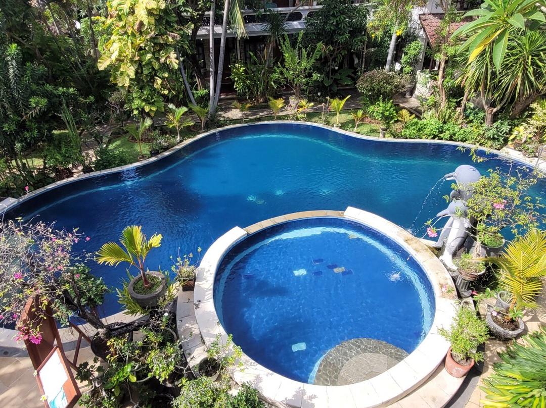 罗薇娜海滩苏玛酒店主图