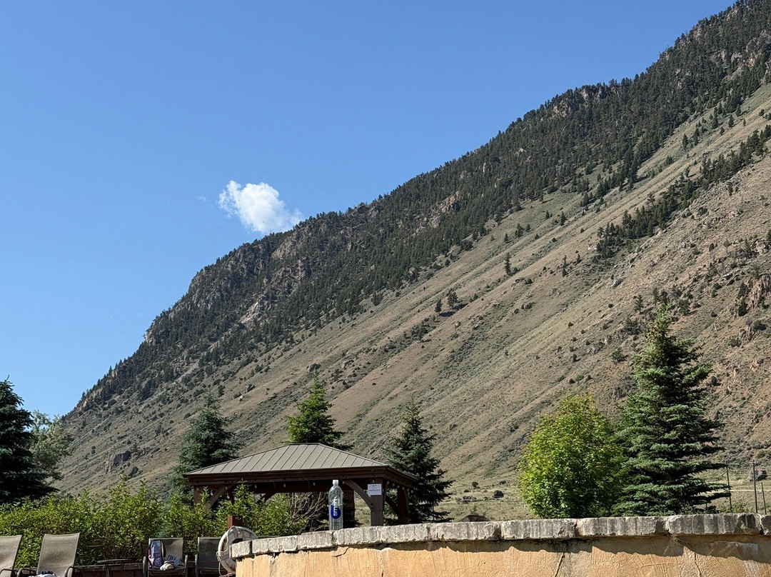 Yellowstone Hot Springs-加德纳必去景点