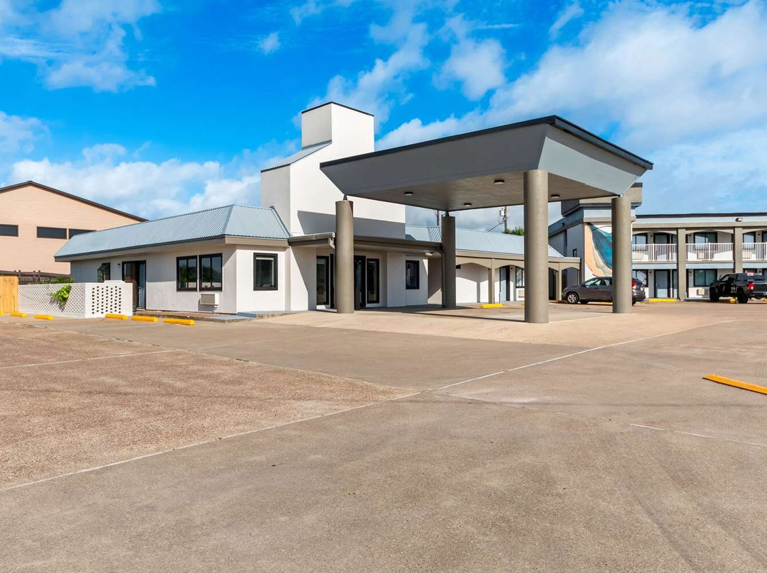 Quality Inn & Suites Port Lavaca near Lighthouse Beach