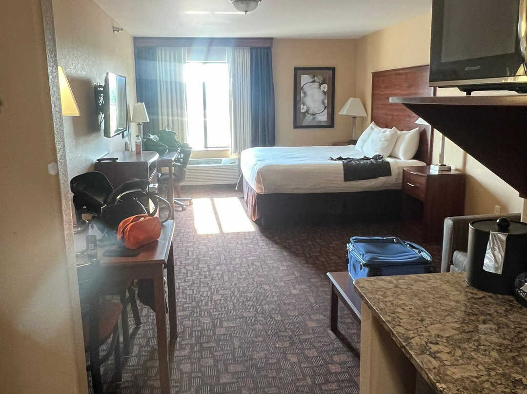 Grand Forks Lodge & Suites主图