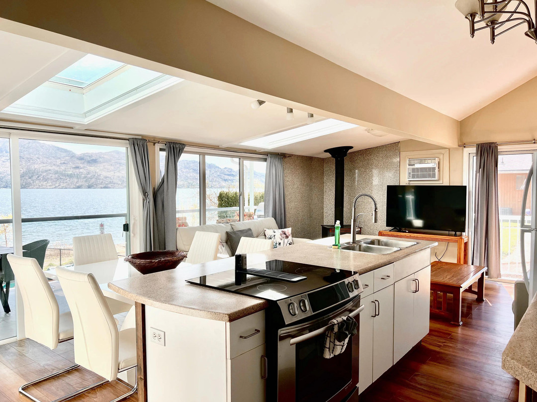 Peachland Beach Resort主图