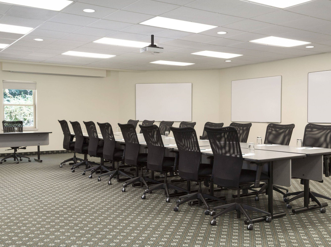 艾维斯宾塞领导中心酒店主图