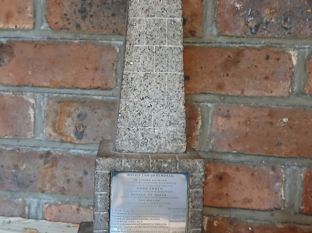 Protestant Martyrs Memorial-刘易斯必去景点