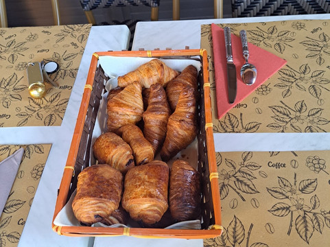 米斯特拉尔酒店主图