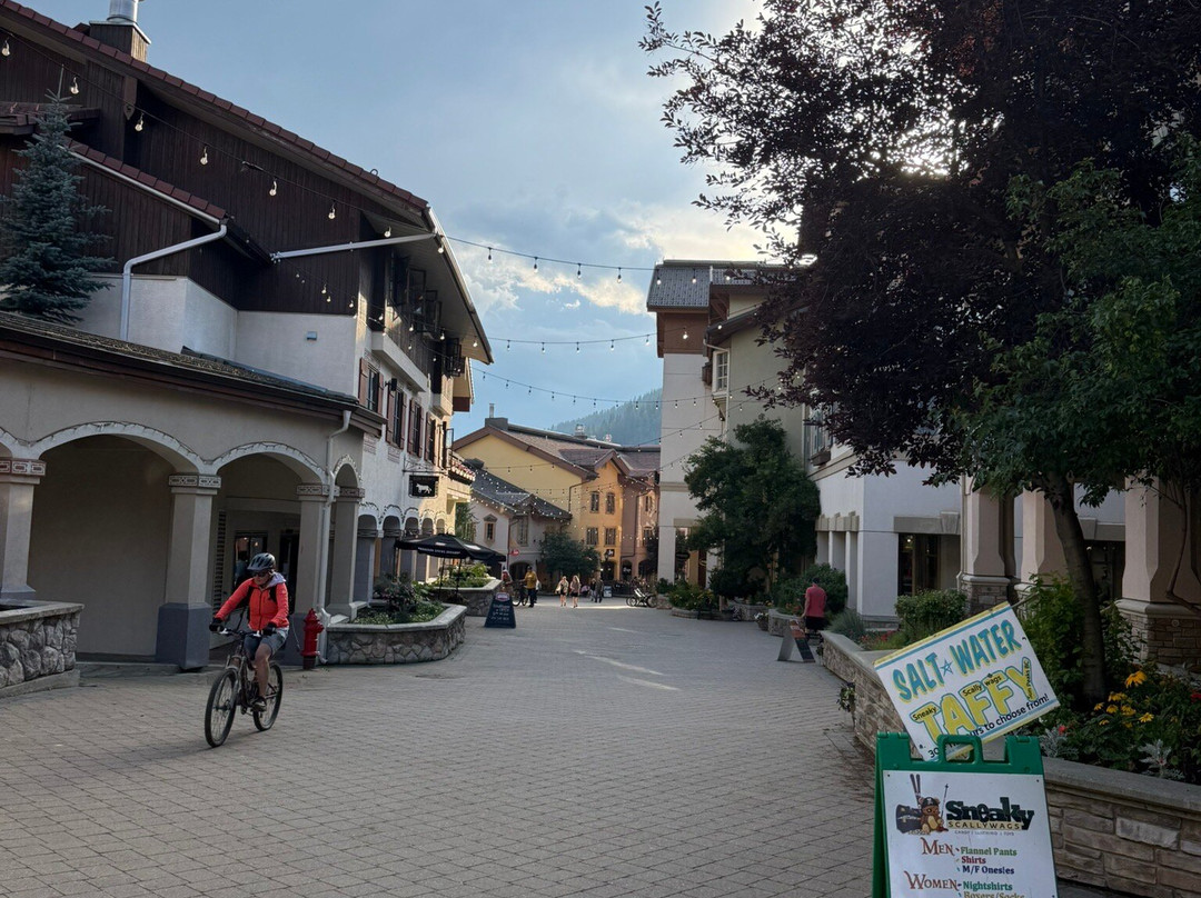 Sun Peaks Lodge主图