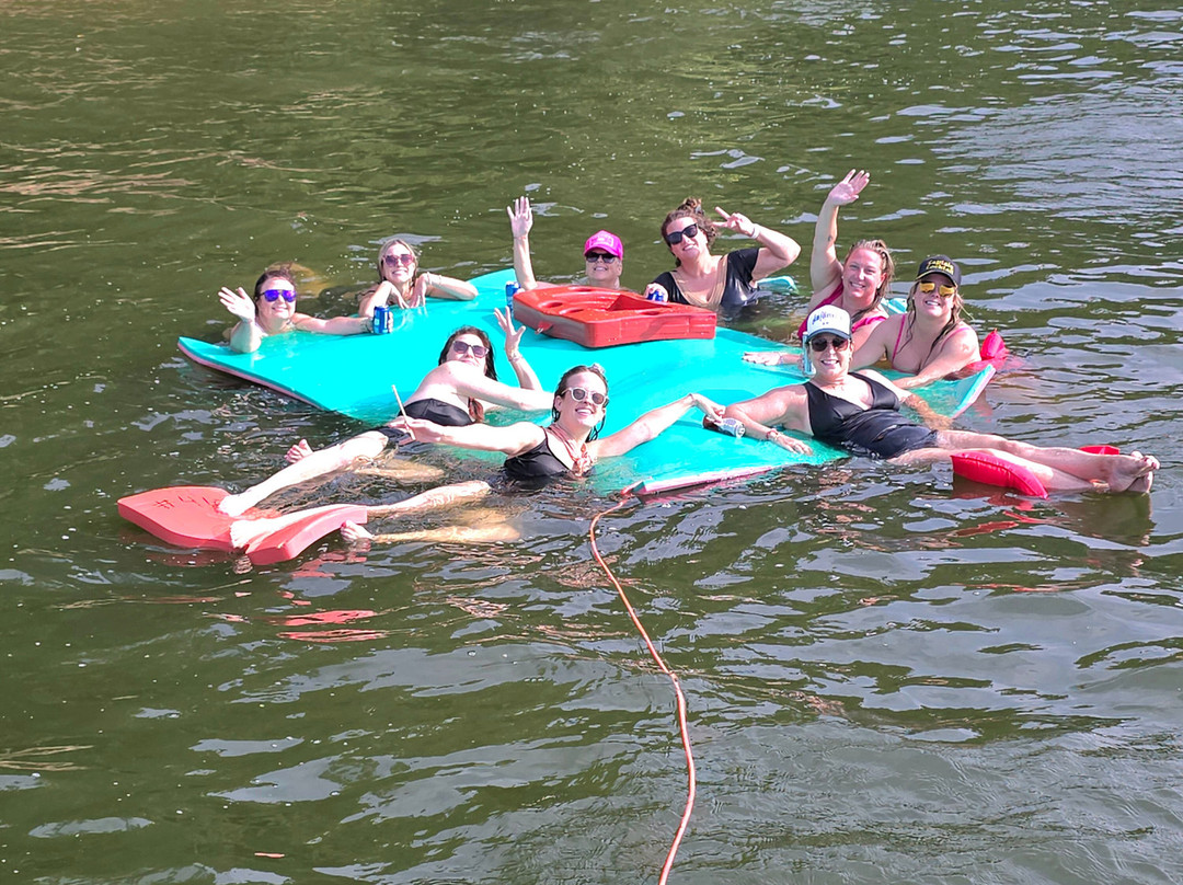 Adventure Boat Rentals-Lake Ozark必去景点