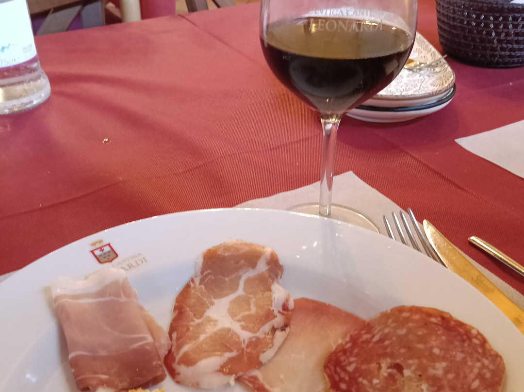 Antica Cantina Leonardi-蒙特菲亚斯科内必去景点