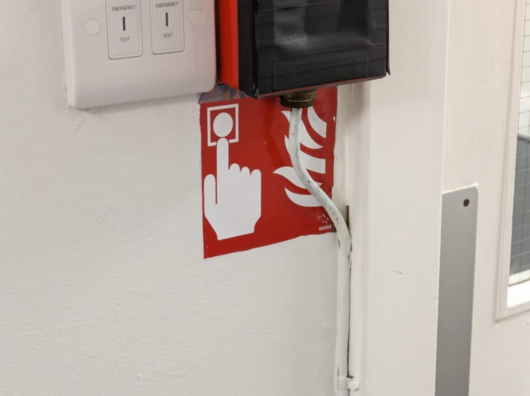 布鲁斯酒店主图