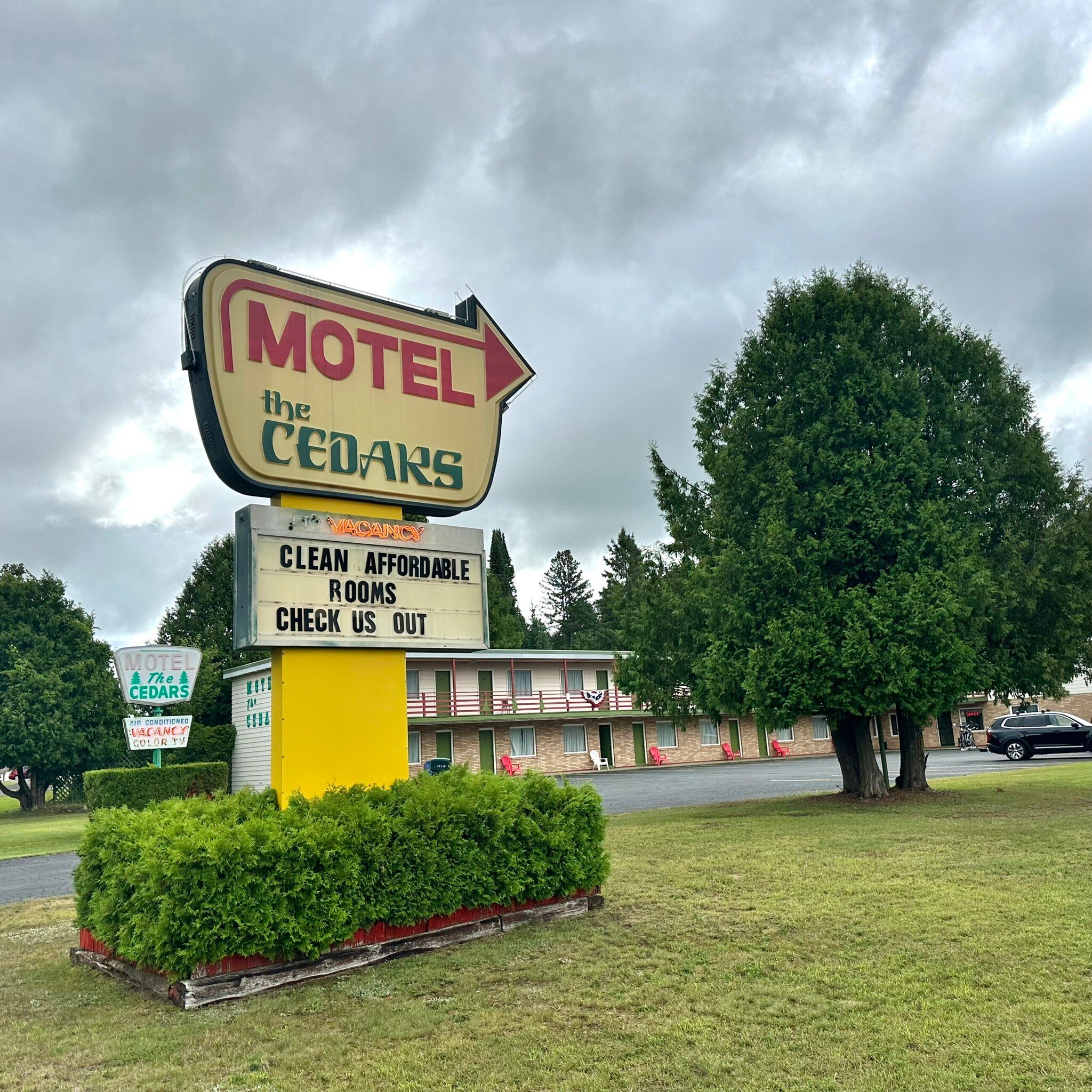 The Cedars Motel-官方