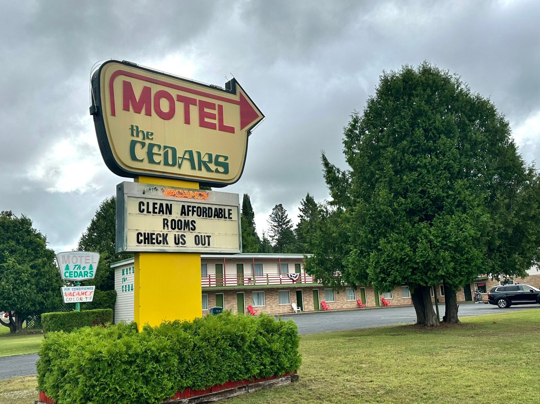 The Cedars Motel主图