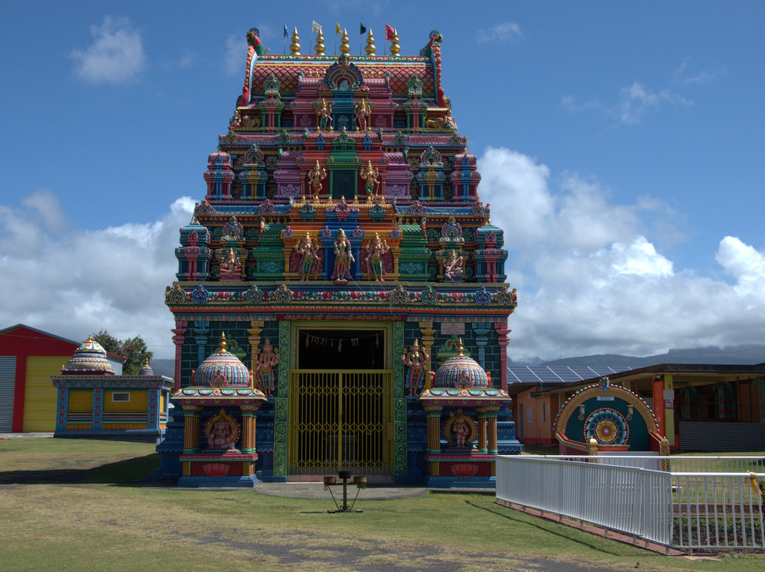 Temple du Colosse-Saint-Andre必去景点