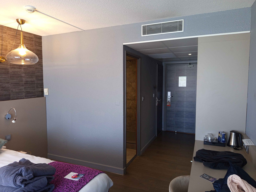 Marina Adelphia Hotel主图