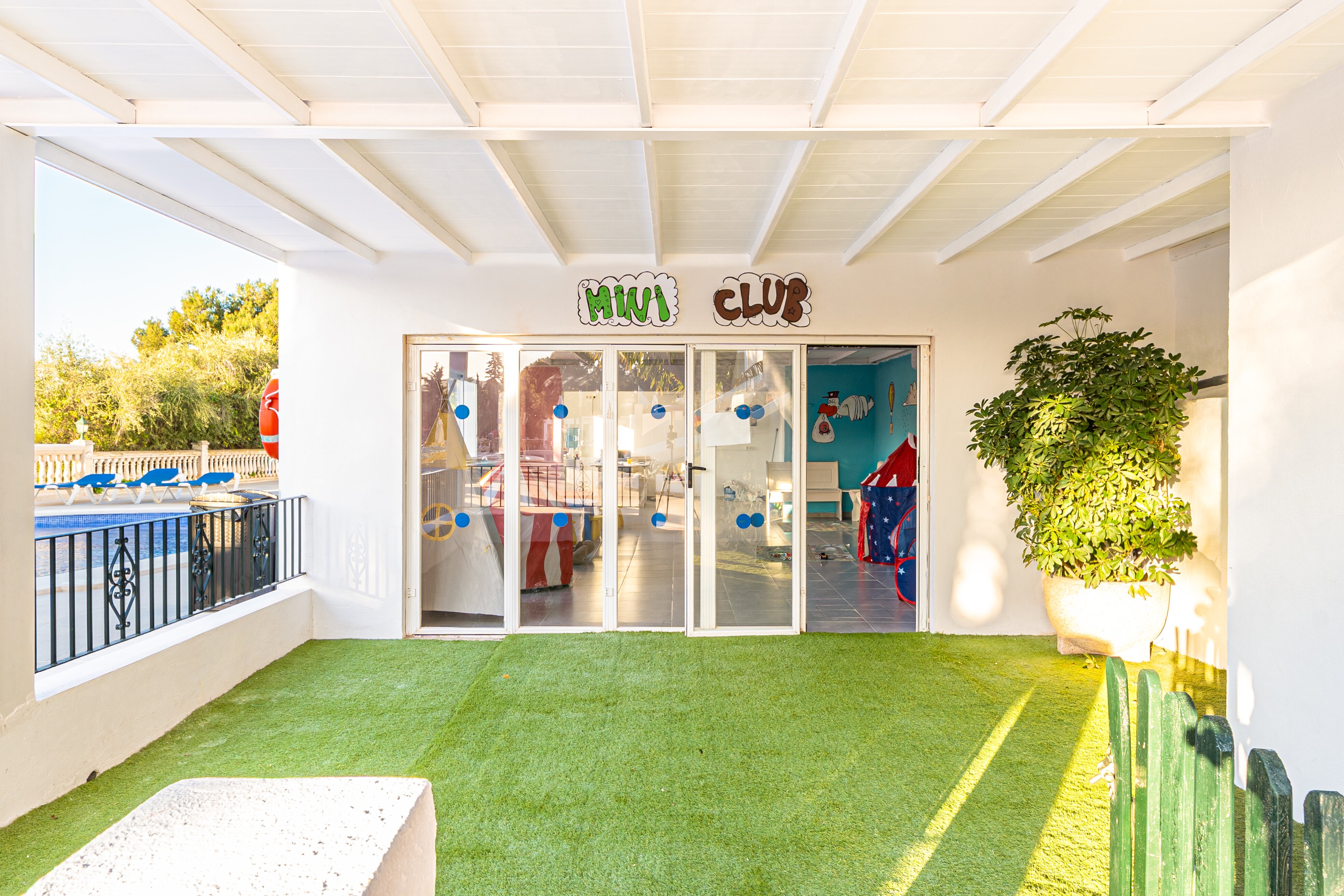 假日中心公寓式酒店-官方