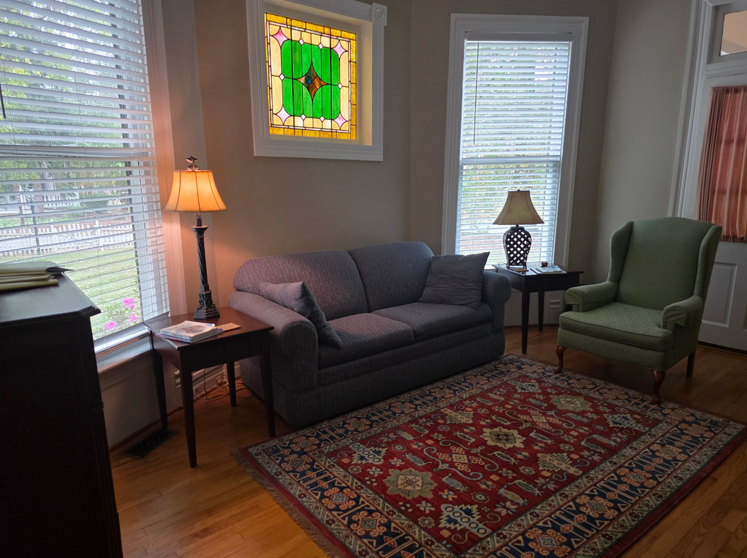 Charles Bass House主图