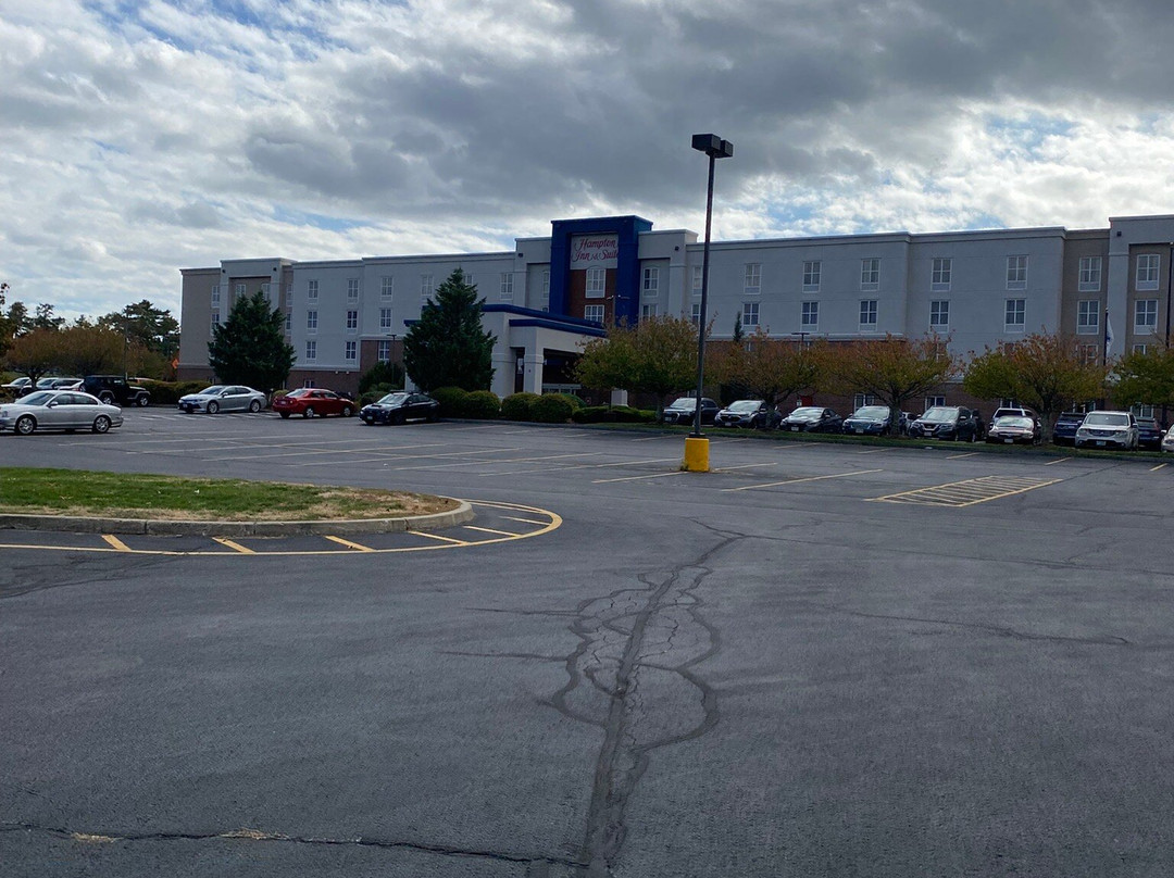 普利茅斯汉普顿酒店及套房主图