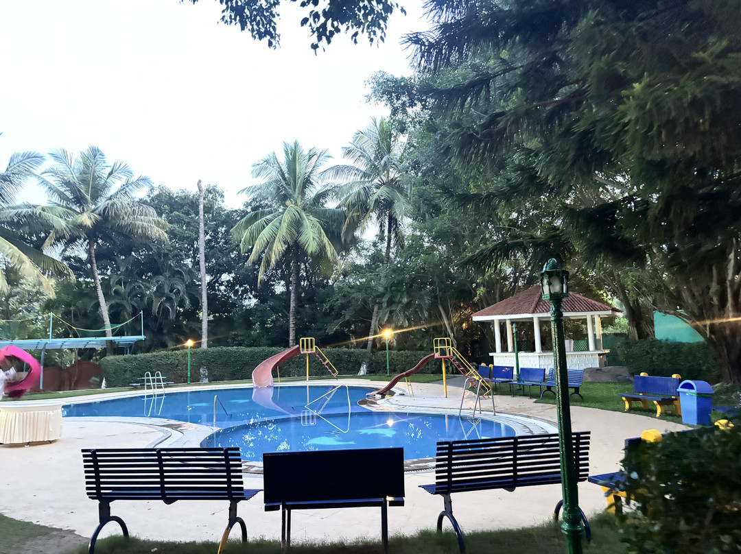 名流俱乐部酒店主图