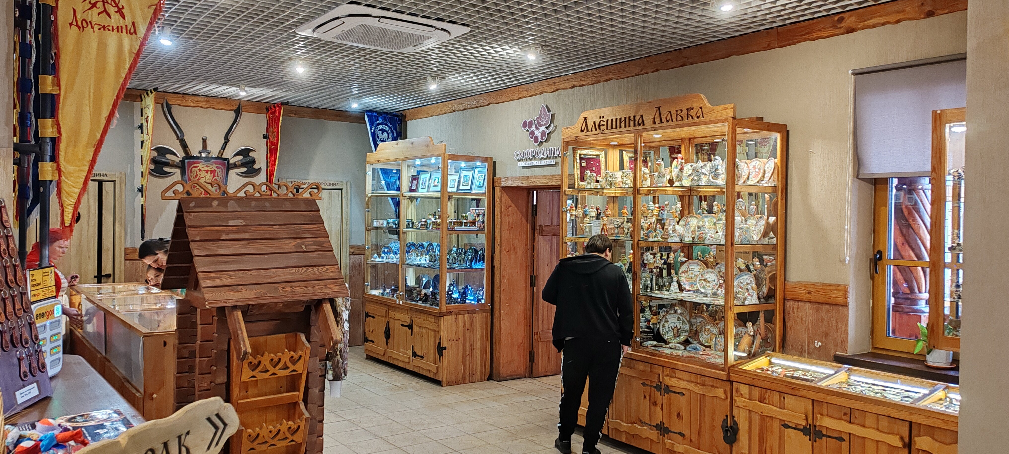 Aljosha Popovich Dvor-官方