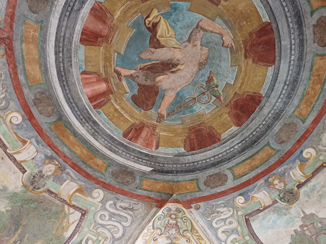 Palazzi del 500 e del 700 di Villa Litta-拉伊纳泰必去景点