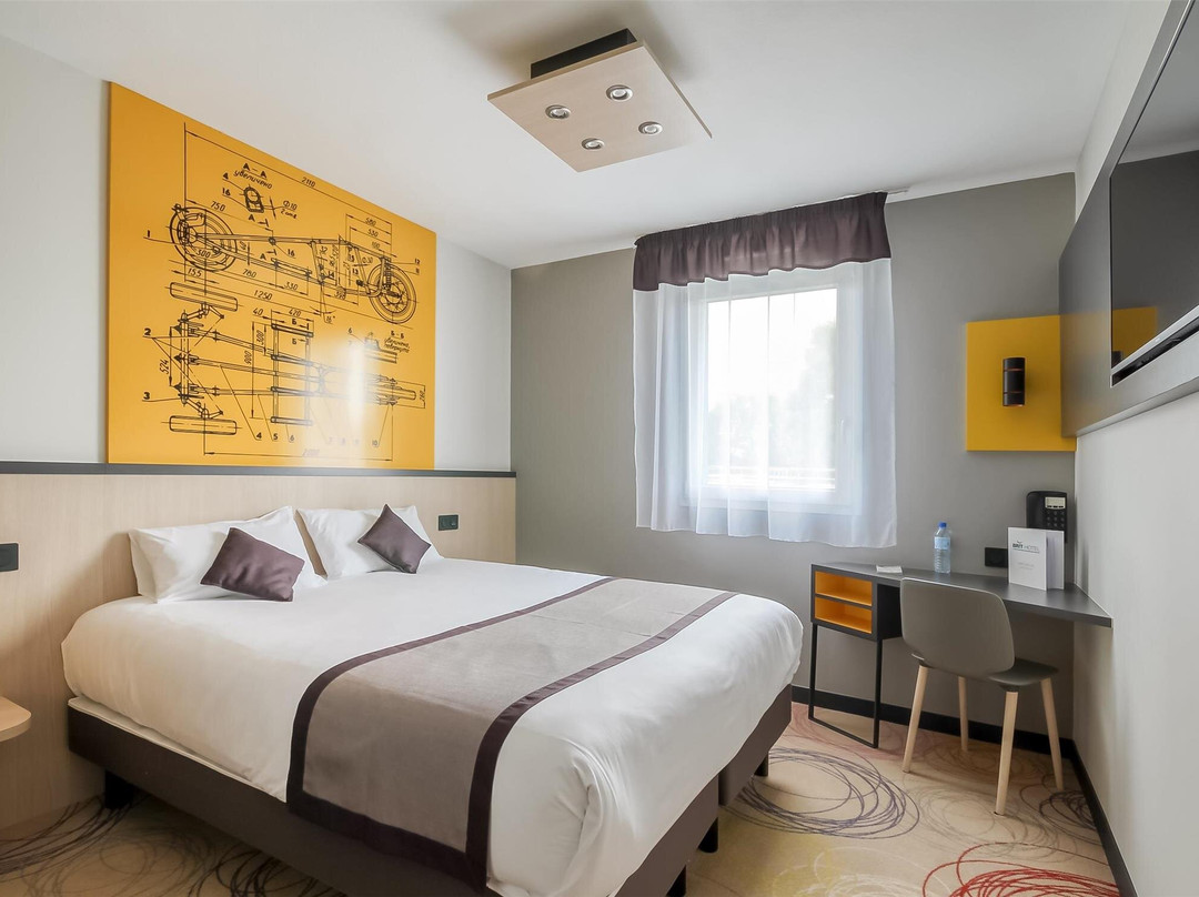 La Suze-sur-Sarthe酒店住宿-小屋布里特酒店