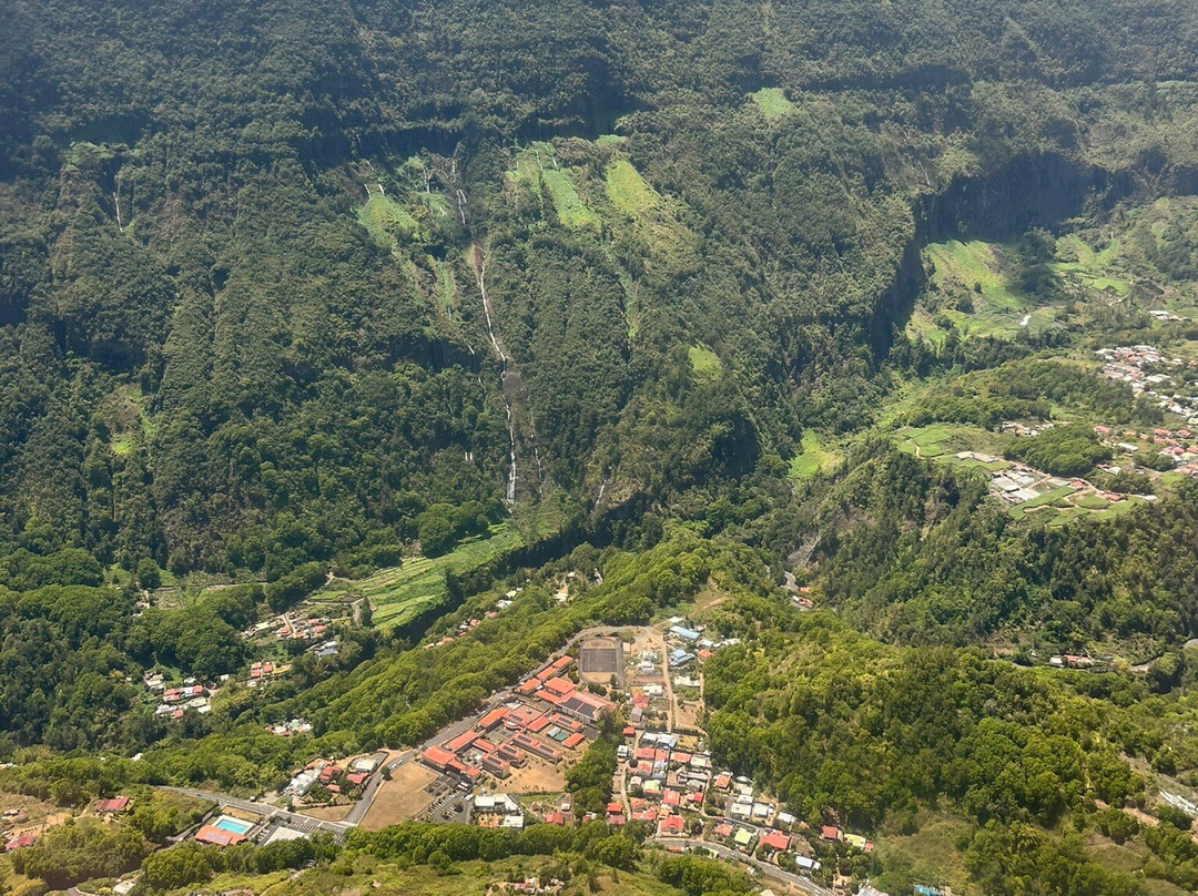 Corail Helicopteres-留尼旺圣皮耶必去景点