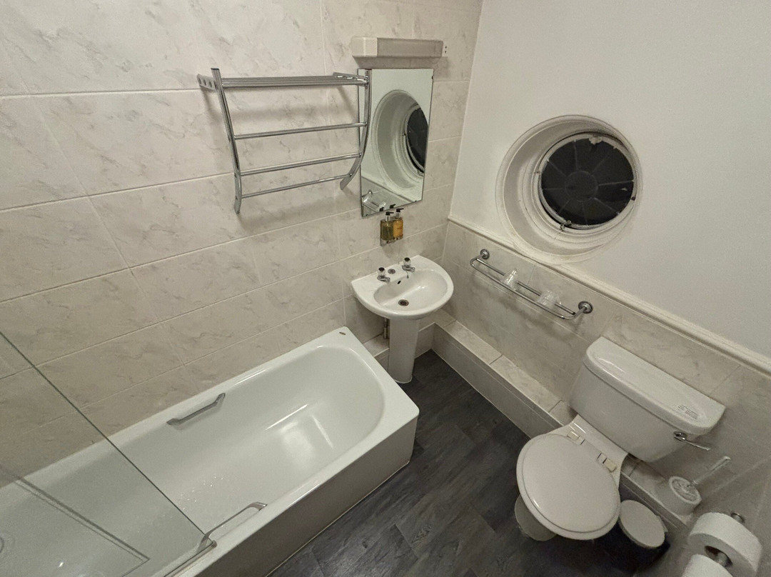 The Devils Punchbowl主图