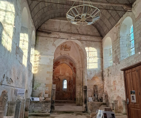 Sanctuaire Carolingien-Cravant-les-Coteaux必去景点