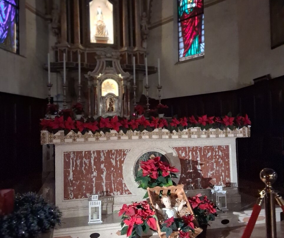 Chiesa Parrocchiale di Santa Maria Maggiore-锡尔苗内必去景点