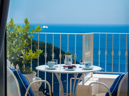 特里托尼大酒店主图