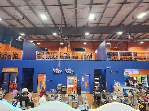 Sky Zone Trampoline Park-门罗维尔必去景点