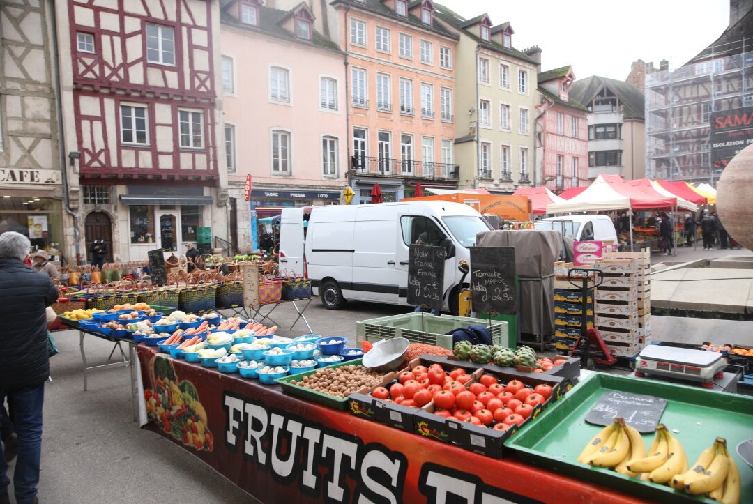 Le marché du dimanche matin-索恩河畔沙隆必去景点