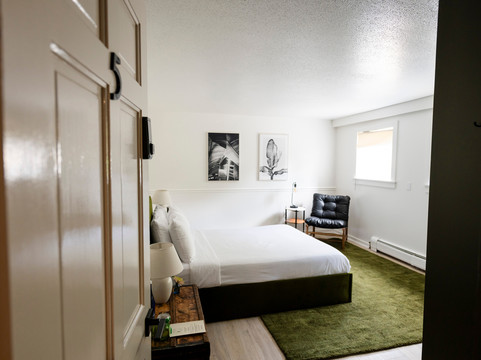 The ButtonBall Inn主图