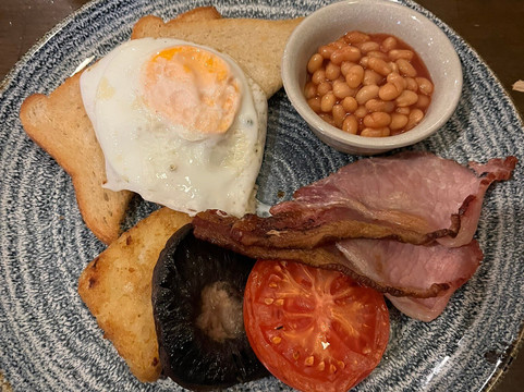 塔尔博特民宿旅店主图