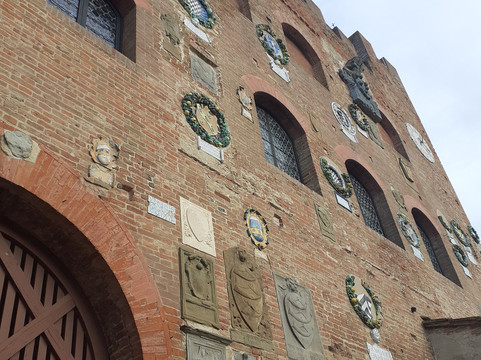 Palazzo Pretorio-切塔尔多必去景点