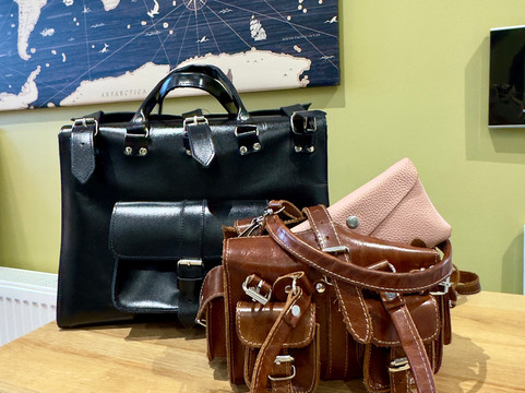 Jirakis Handcrafted Leather-Analipsi必去景点