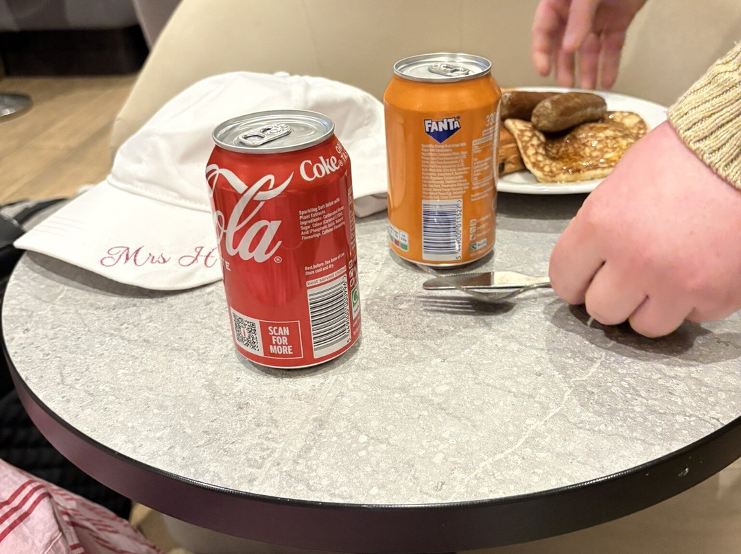 Plaza Premium Lounge Heathrow T2 Departures-伦敦必去景点